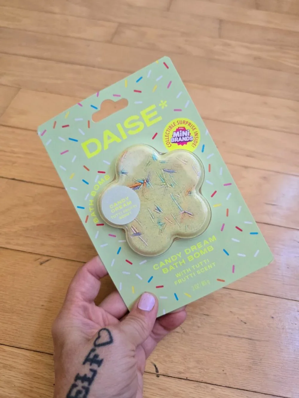 DAISE | Zuru Mini Brands Candy Dream Green Flower Shaped Fizzy Bath Bomb
